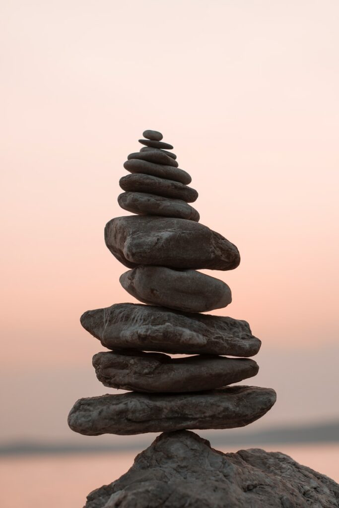 Une pile de pierre en equilibre