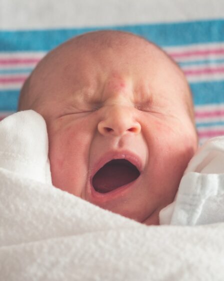 Comment éviter la tête plate chez le bébé 👶🏼 ?