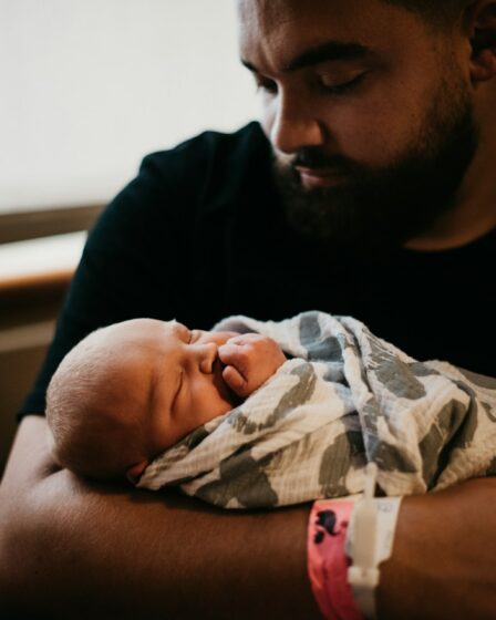 Le Rôle du Papa après la Naissance : Comment l'Impliquer au Quotidien ?